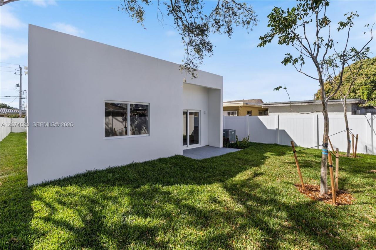 5735 SW 4th St , Miami, FL 33144 Photo