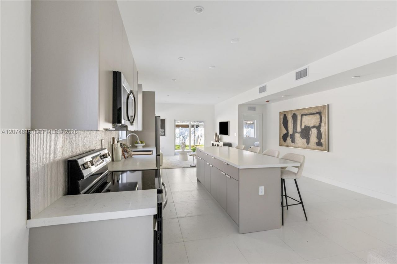 5735 SW 4th St , Miami, FL 33144 Photo