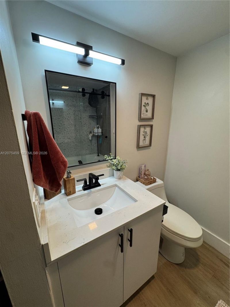2420 Diana Dr , Unit 402, Hallandale Beach, FL 33009 Photo