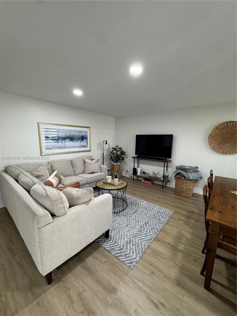 2420 Diana Dr , Unit 402, Hallandale Beach, FL 33009 Photo