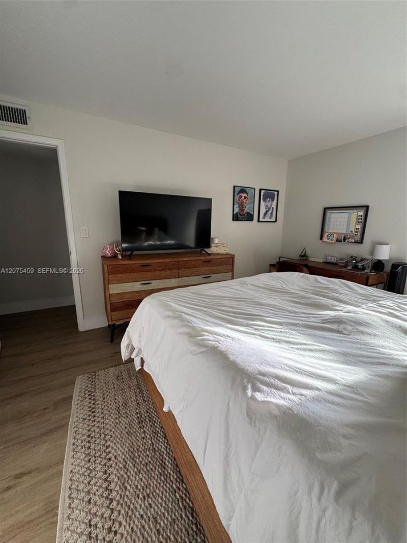 2420 Diana Dr , Unit 402, Hallandale Beach, FL 33009 Photo