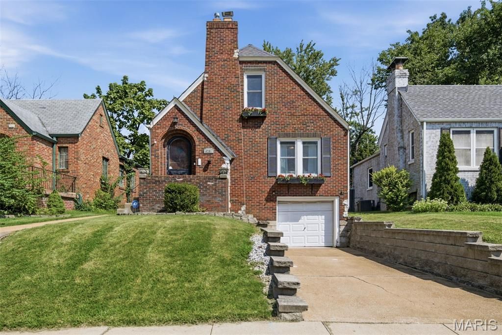8781 Bridgeport Avenue, Saint Louis, MO 63144 Main Photo