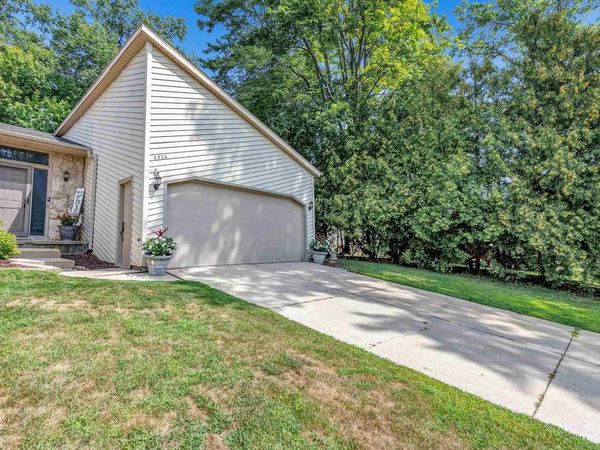 2526 DUNBAR LANE, Green Bay, WI 54304