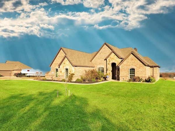 694 Jennings Lane , Azle, TX 76020