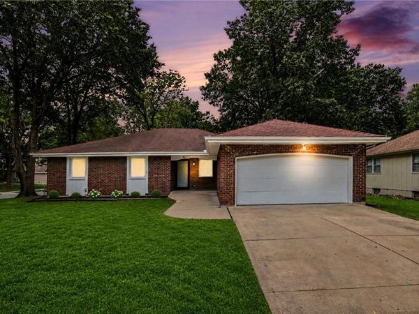 821 NE Cedar Street, Lee's Summit, MO 64086