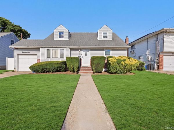 27 Hapsburg Place , Hempstead, NY 11550