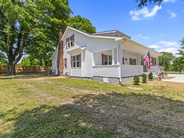 3217 Church St , Burns, TN 37029