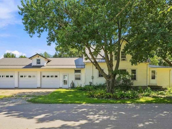 300 E Linn St, Lone Tree, IA 52755
