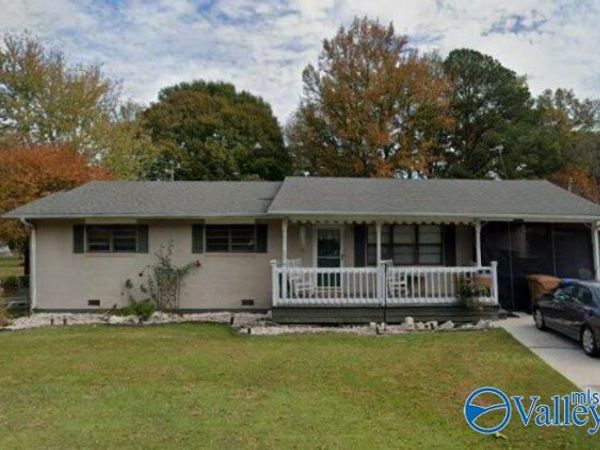 504 Holloway Street NW, Hartselle, AL 35640