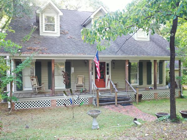 115 Dogwood Dr., Hattiesburg, MS 39402