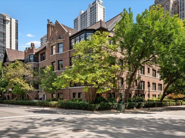 1235 N Astor Street , Unit 2N, Chicago, IL 60610