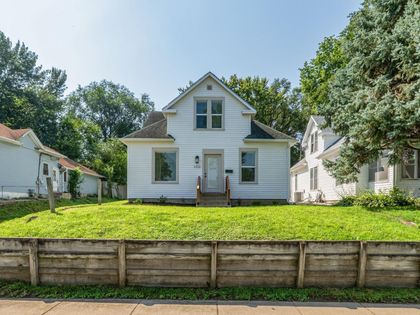 1512 W 6th Pl. Sioux City, IA 51103
