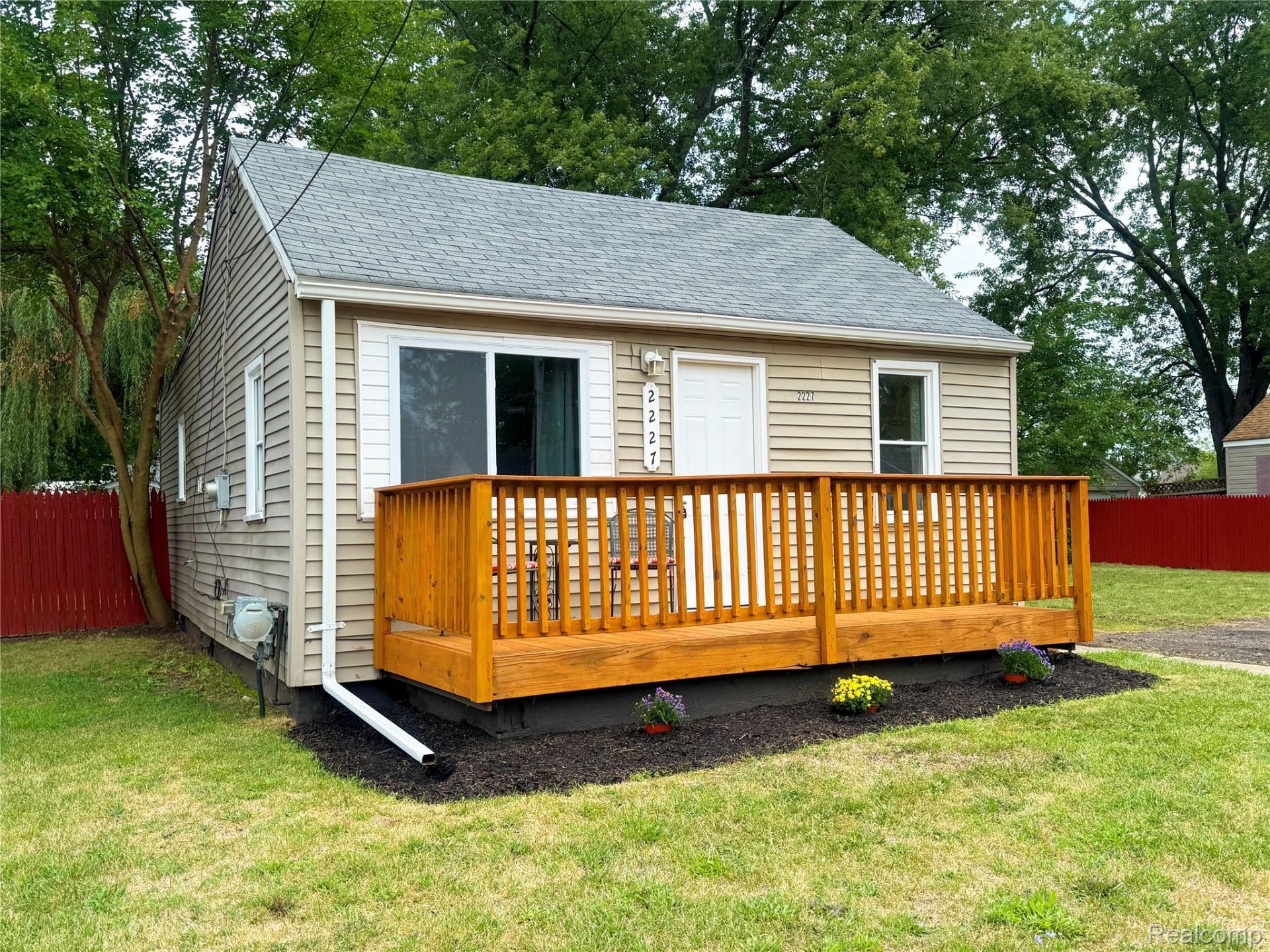 2227 E Boatfield Avenue, Burton, Mi 48529 Main Photo