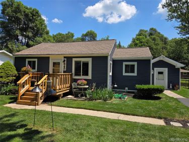 445 Clark Road , Highland Township, Mi 48357