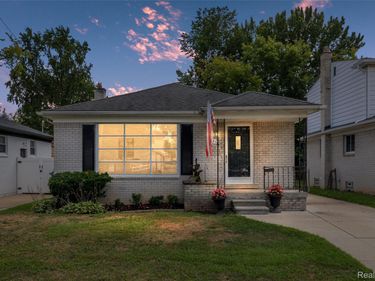 121 W Elmwood Avenue, Clawson, Mi 48017
