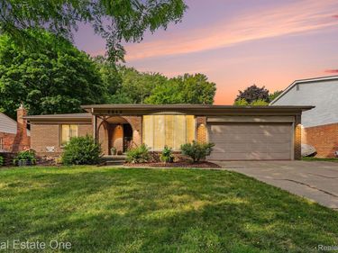 5849 Bingham Drive , Troy, Mi 48085