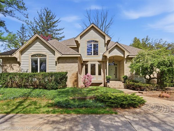 6512 White Lake Road , Clarkston, Mi 48346