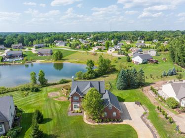 4755 S Quarry Creek, White Lake Township, Mi 48383