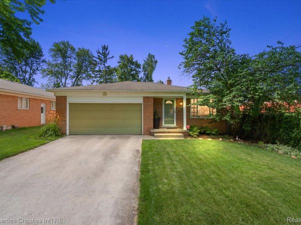 17657 Avilla Boulevard, Lathrup Village, Mi 48076