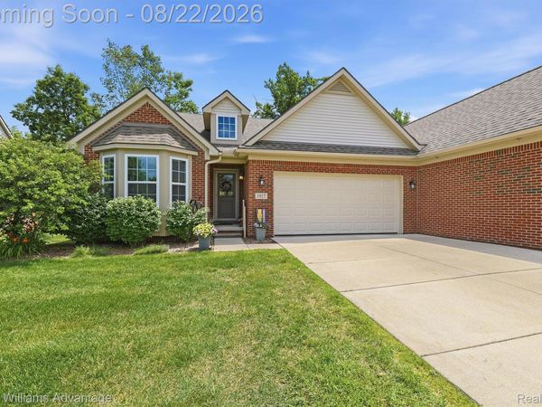 1917 Egret Pointe, Genoa Township, Mi 48843