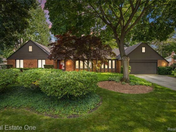 28330 E Blom Drive, Harrison Township, Mi 48045