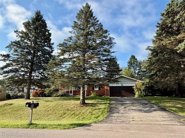 8295 Fox Bay Drive , Oakland Township, Mi 48386