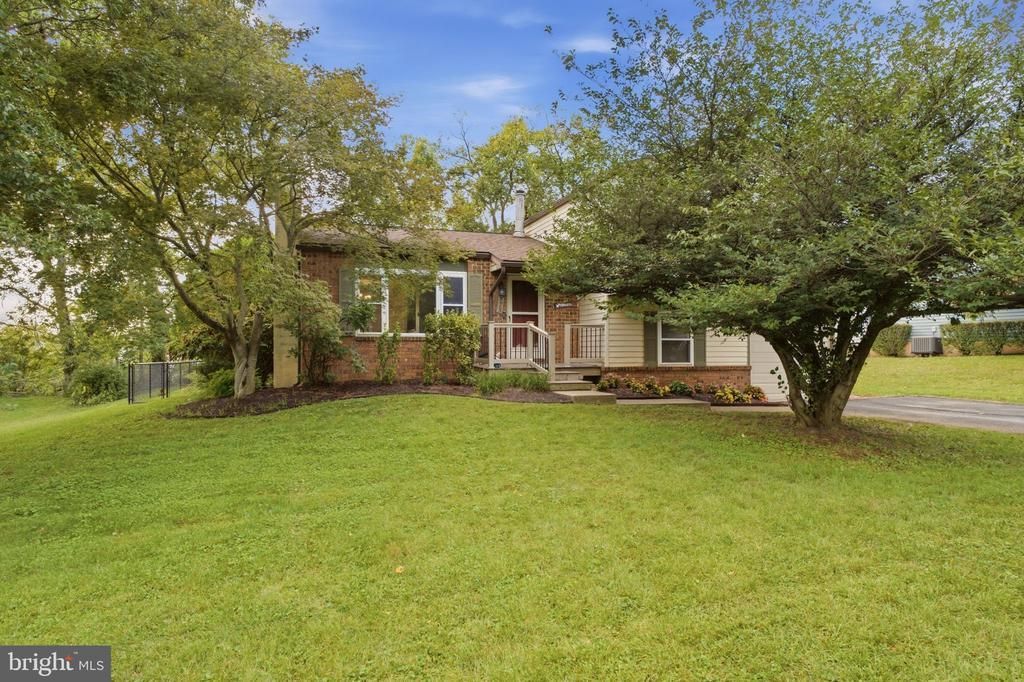 873 Blue Jay Road, Harrisburg, PA 17111 Main Photo
