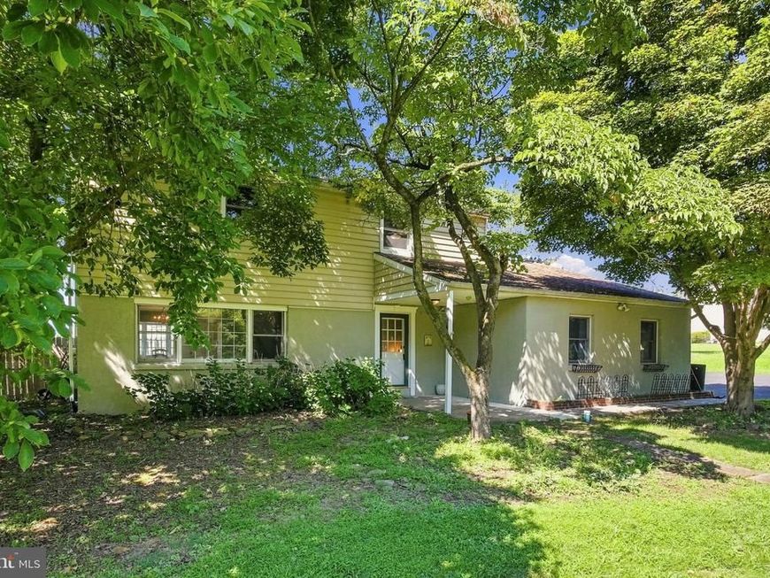 404 Hilltown Pike, Line Lexington, PA 18932 Main Photo