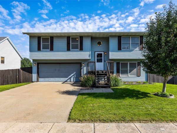30 Prairie Ridge Court , North Liberty, IA 52317