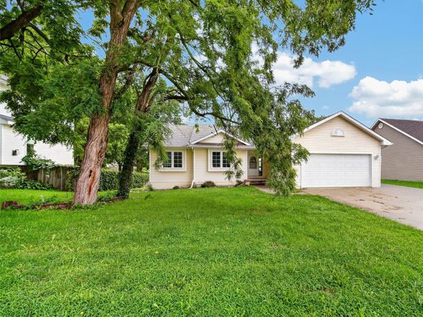 5400 Schweiker Drive, Pleasant Hill, IA 50327