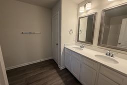 1318 Crosshill Court photo 4