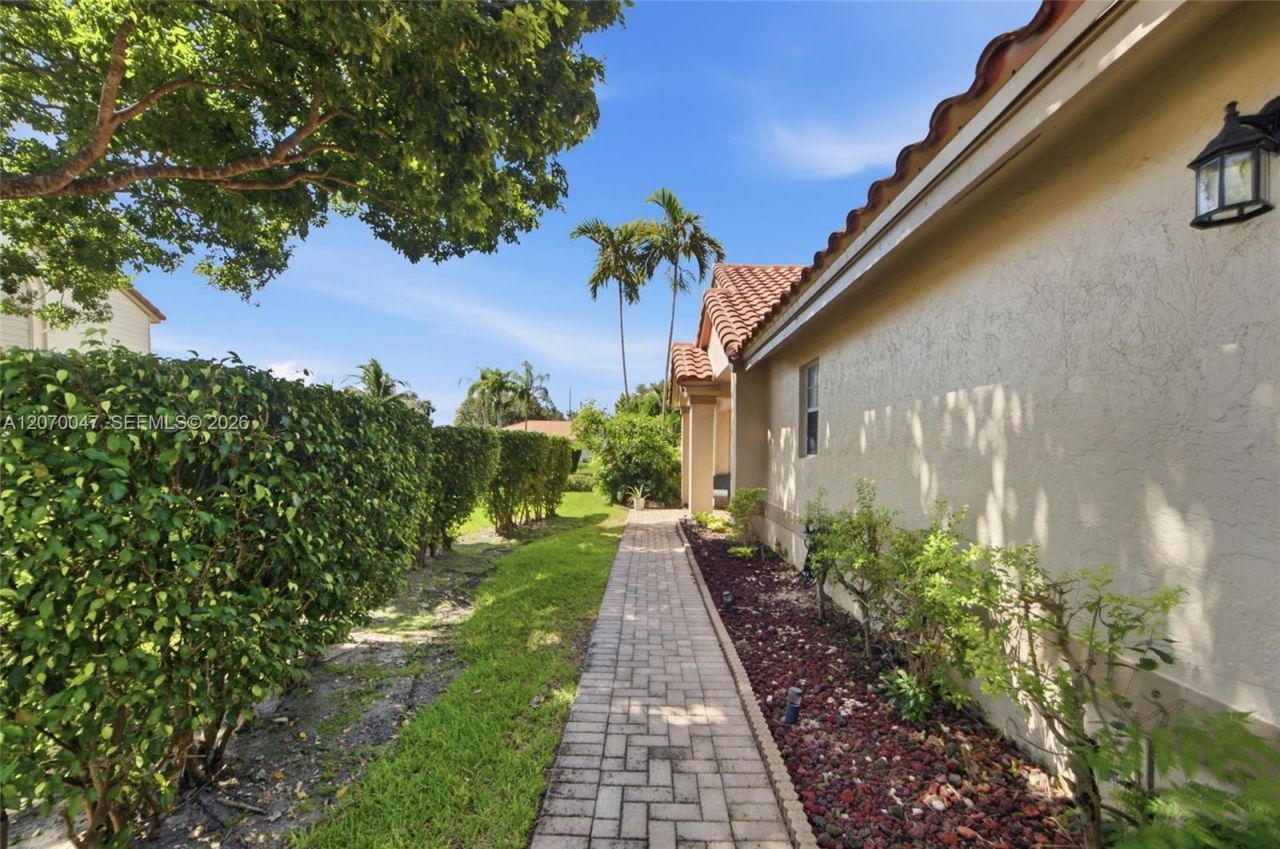 10852 Cypress Glen Dr , Coral Springs, FL 33071 Photo