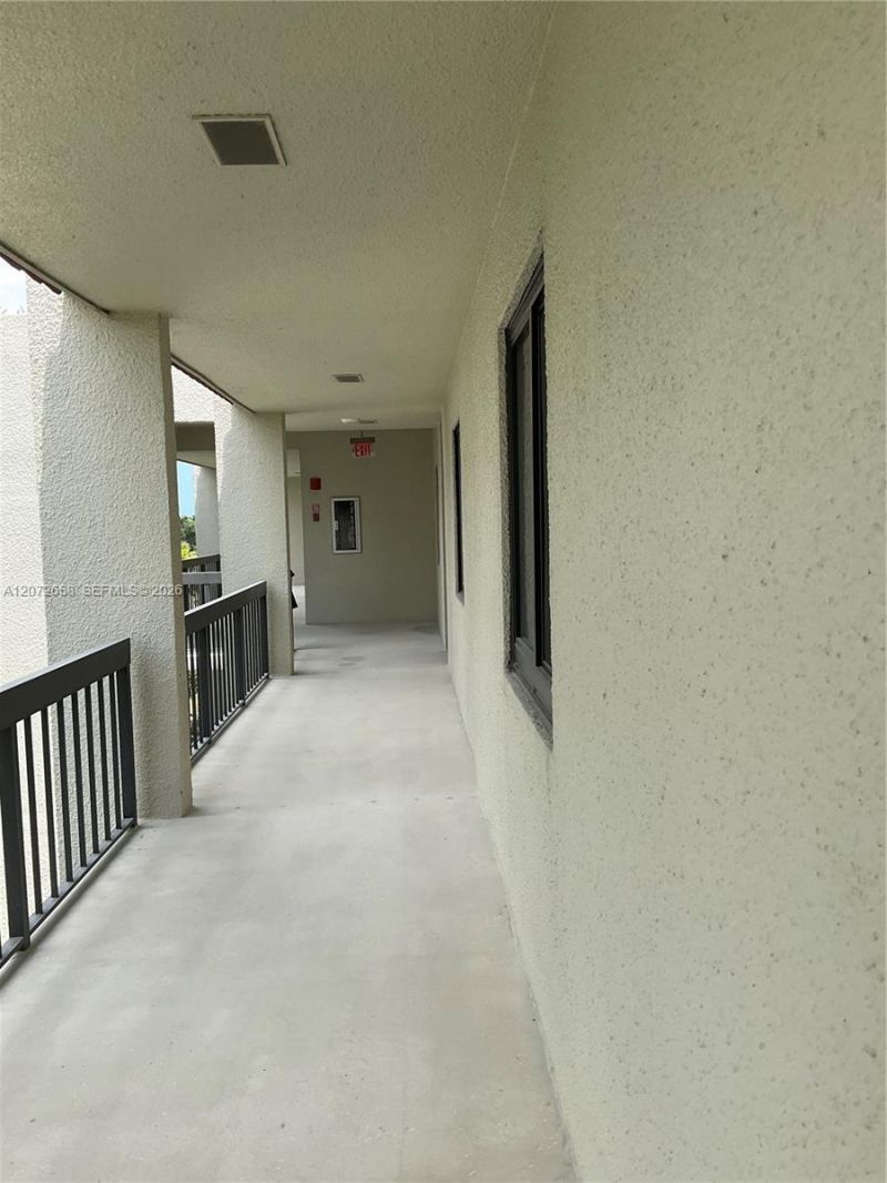 3050 Presidential Way , Unit 403, West Palm Beach, FL 33401 Photo