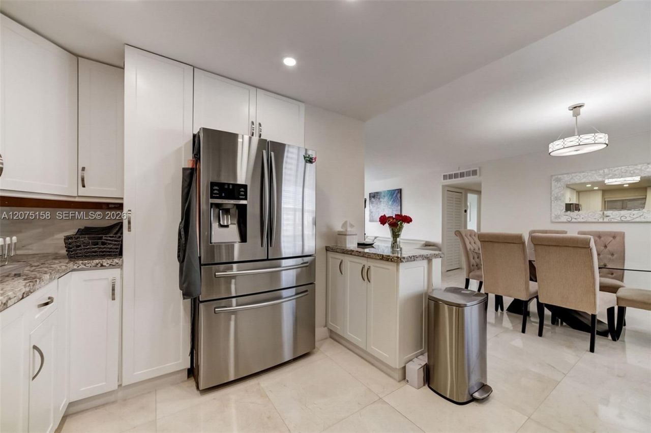 121 Golden Isles Dr , Unit 907, Hallandale Beach, FL 33009 Photo