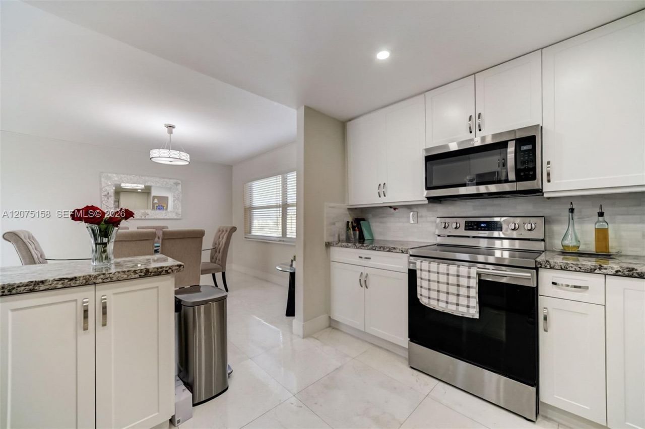 121 Golden Isles Dr , Unit 907, Hallandale Beach, FL 33009 Photo