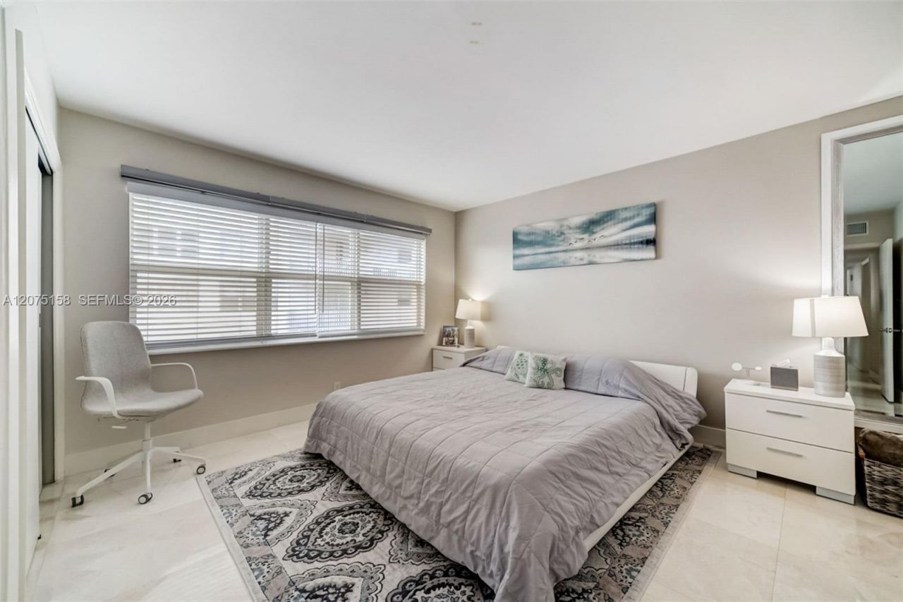 121 Golden Isles Dr , Unit 907, Hallandale Beach, FL 33009 Photo