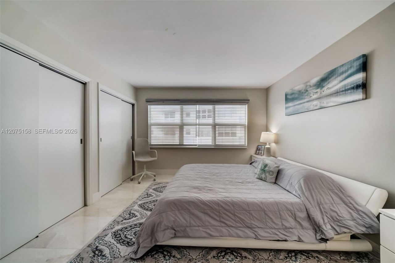 121 Golden Isles Dr , Unit 907, Hallandale Beach, FL 33009 Photo