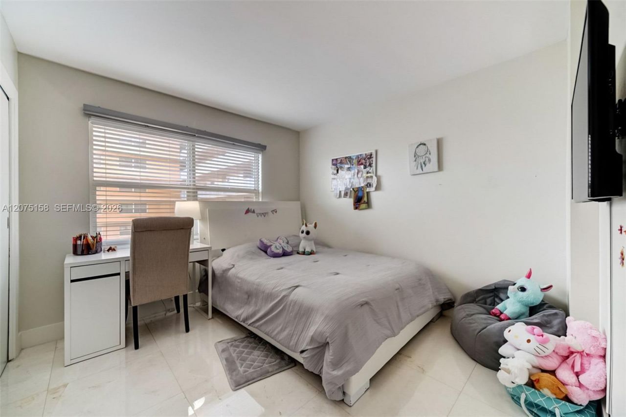 121 Golden Isles Dr , Unit 907, Hallandale Beach, FL 33009 Photo