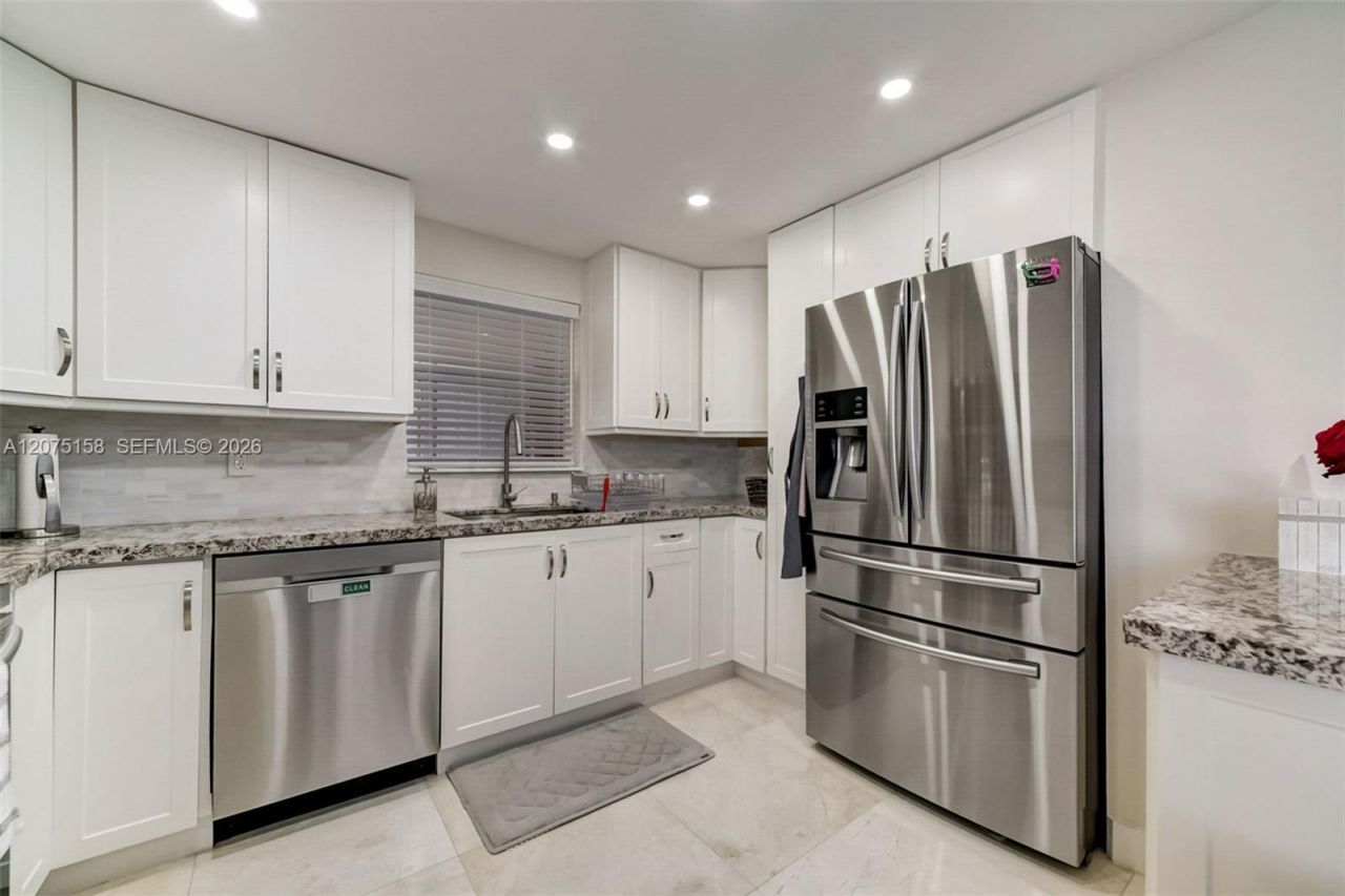 121 Golden Isles Dr , Unit 907, Hallandale Beach, FL 33009 Photo