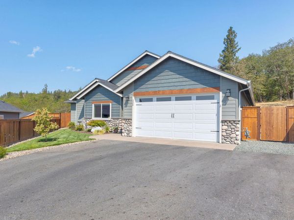 326 SW Kennedy Way, Grants Pass, OR 97526
