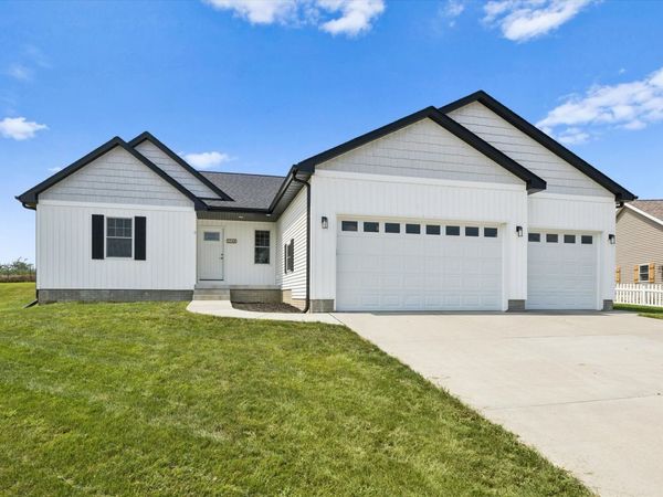 3548 Tower Court , Clinton, IA 52732