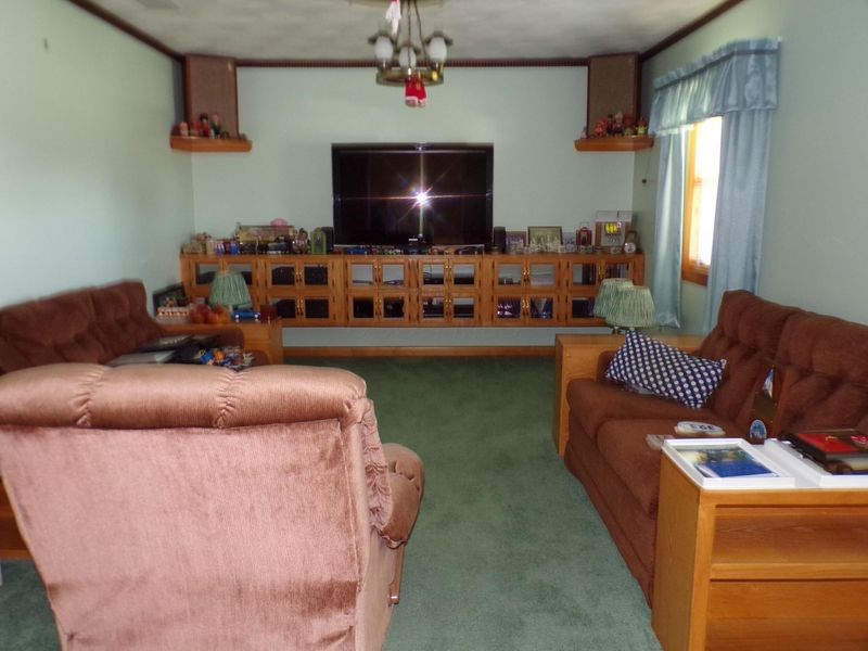 1361 Johnson Place, Washington Court House, OH 43160 Photo 6