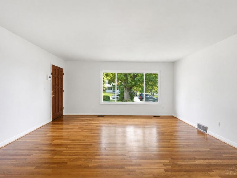 727 W Kemper Road, Forest Park, OH 45246 Photo 3