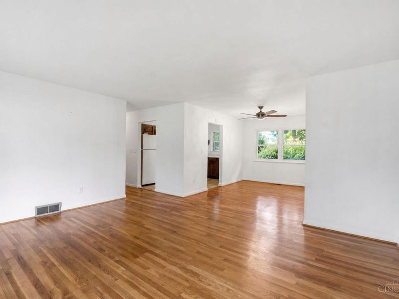 727 W Kemper Road, Forest Park, OH 45246 Photo 4