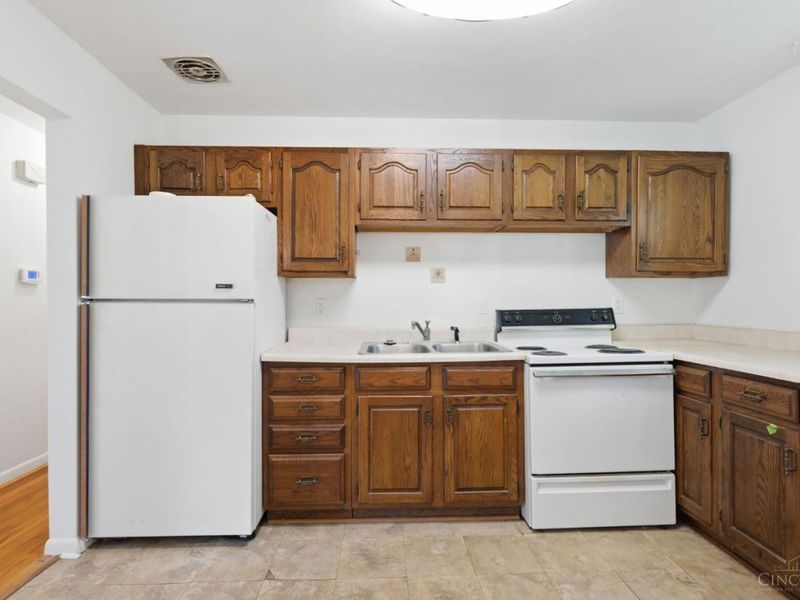 727 W Kemper Road, Forest Park, OH 45246 Photo 8