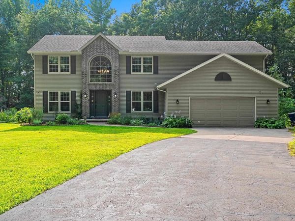 3611 ROYAL OAKS COURT, Suamico, WI 54173