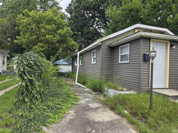 1717 ROBINSON Street, South Bend, IN 46613