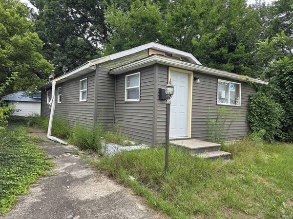 1717 ROBINSON Street, South Bend, IN 46613