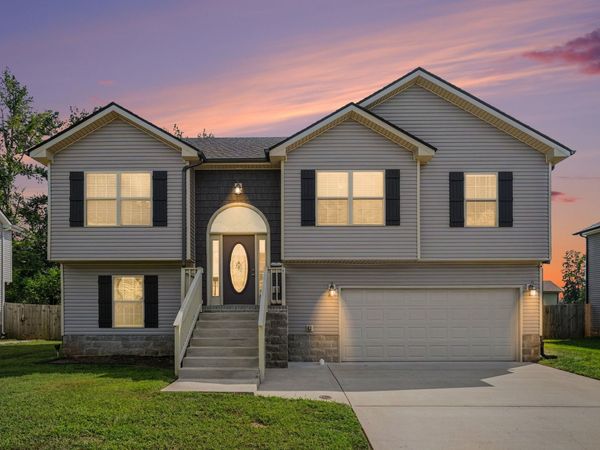 805 Rushing Dr , Clarksville, TN 37042