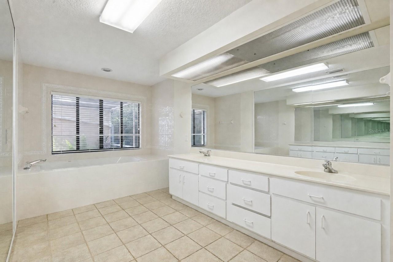 25 Lakewood Causeway , Winter Haven, FL 33884 Photo